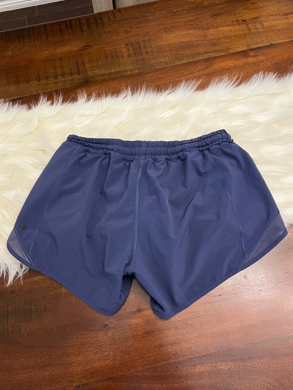 Lululemon Hotty Hot Long Shorts 3.5” Size 6 Running Athletic - Picture 2 of 3